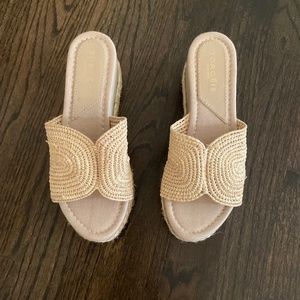 Torgeis Size 7 Raffia top detail, lined with canvas and braided detail on bottom